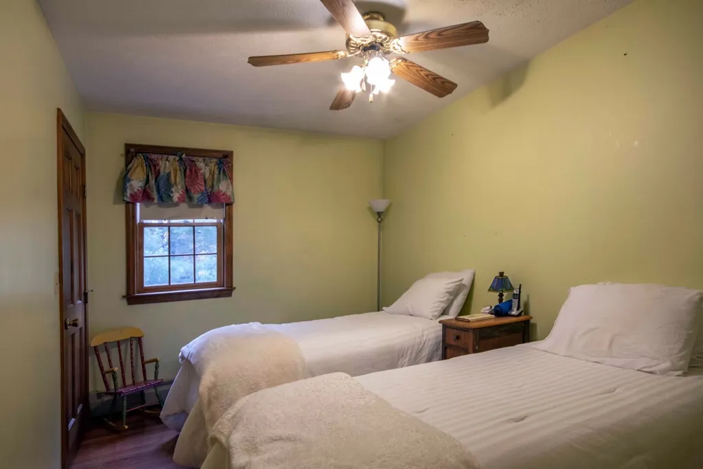 8 Verdi Lane Londonderry NH 03053