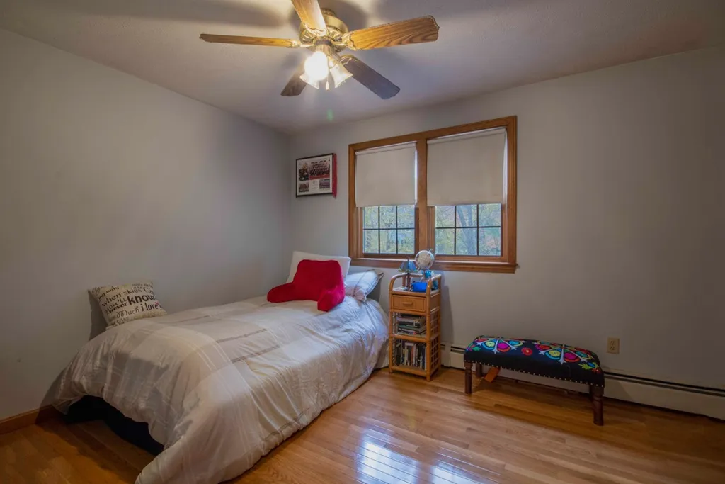 8 Verdi Lane Londonderry NH 03053