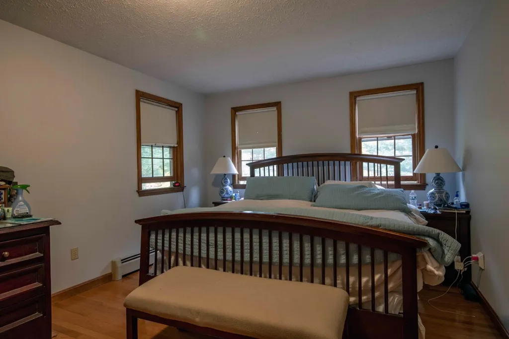 8 Verdi Lane Londonderry NH 03053