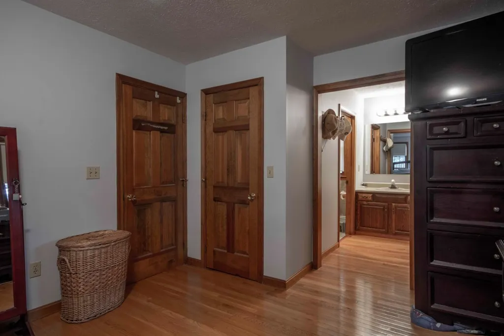 8 Verdi Lane Londonderry NH 03053