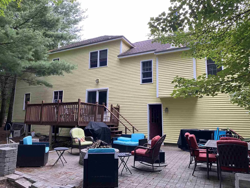 8 Verdi Lane Londonderry NH 03053