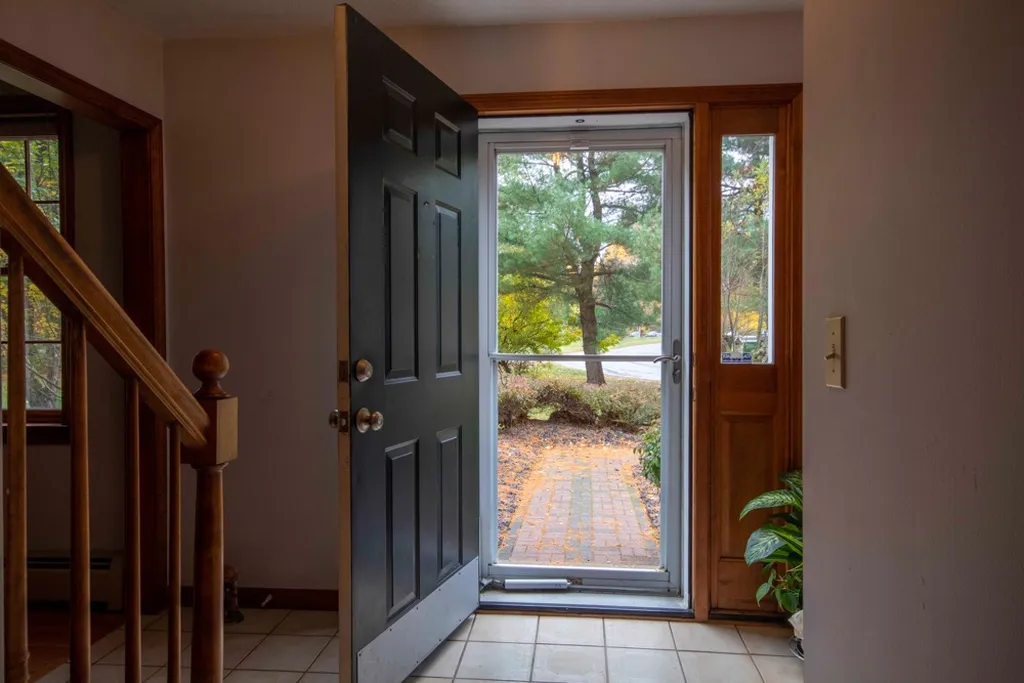 8 Verdi Lane Londonderry NH 03053