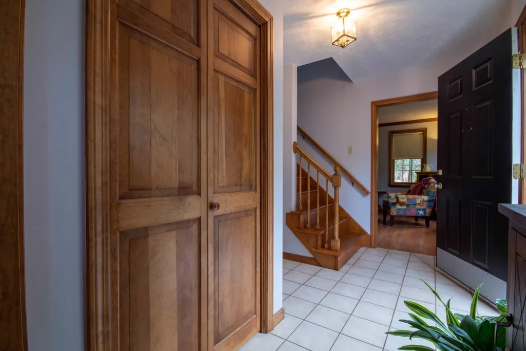 8 Verdi Lane Londonderry NH 03053