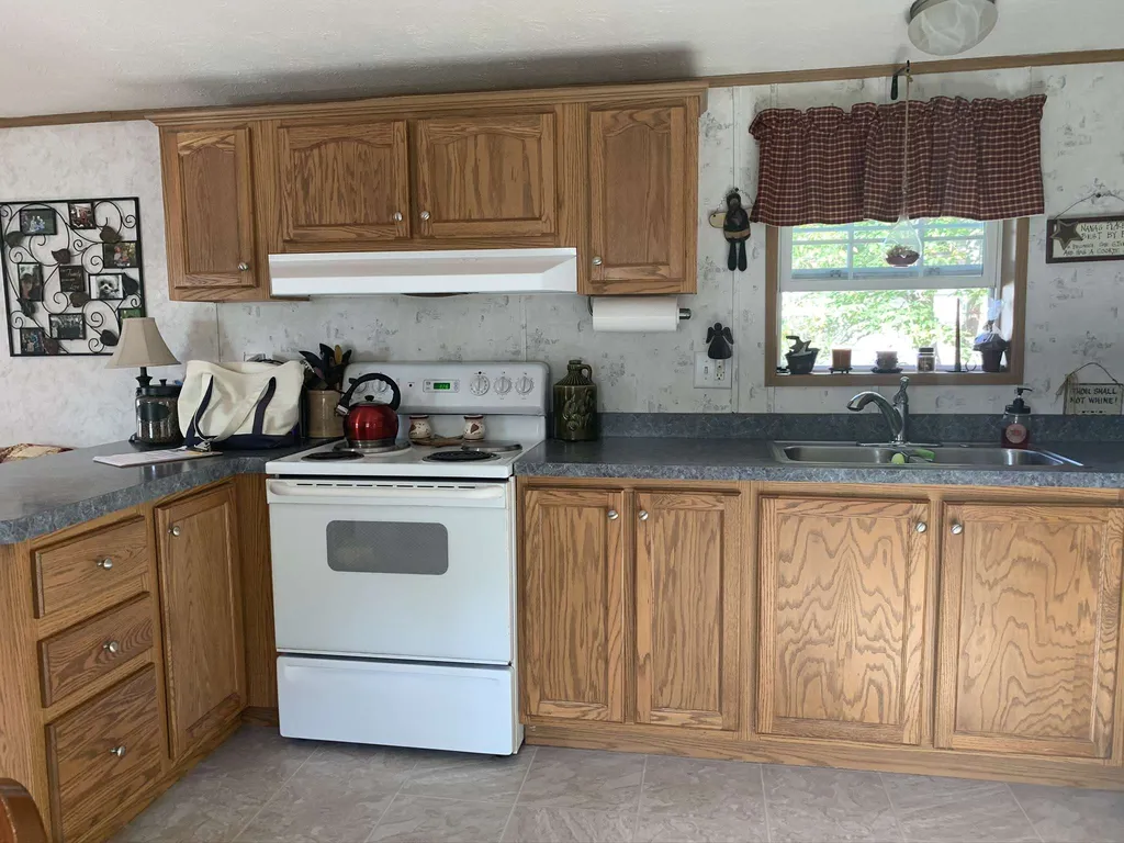 13 Mavis Avenue Rochester NH 03839