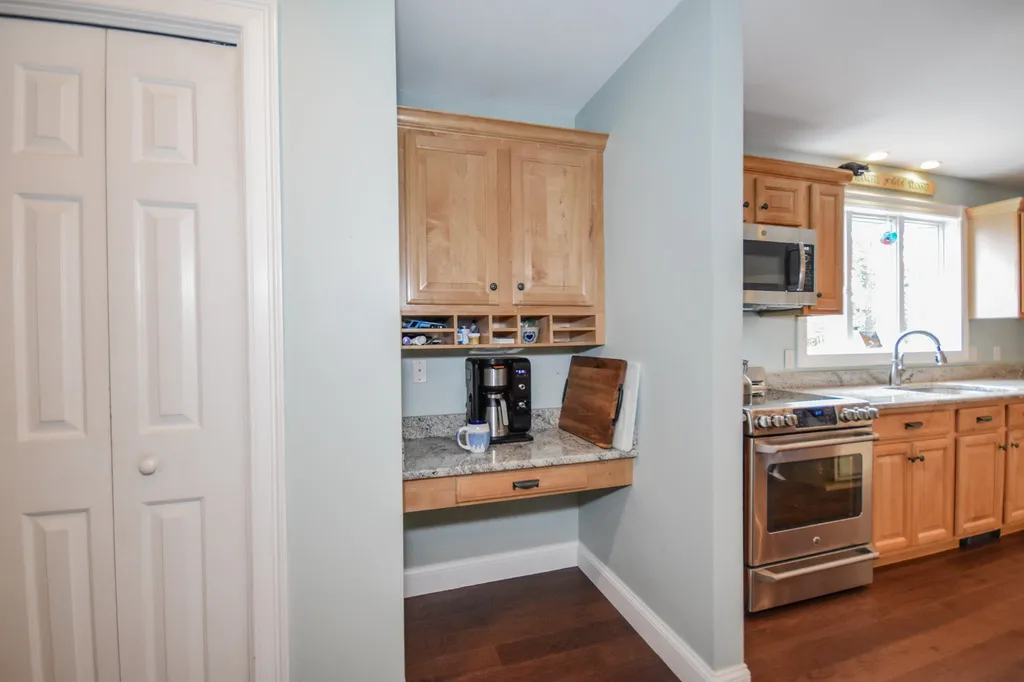 30 Harlans Way Dover NH 03820