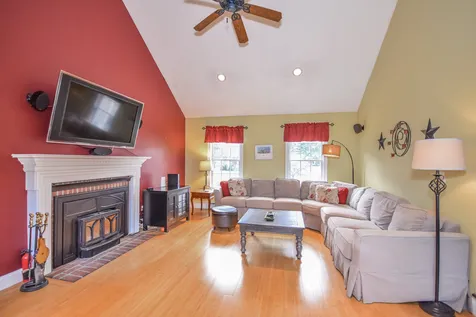 30 Harlans Way Dover NH 03820