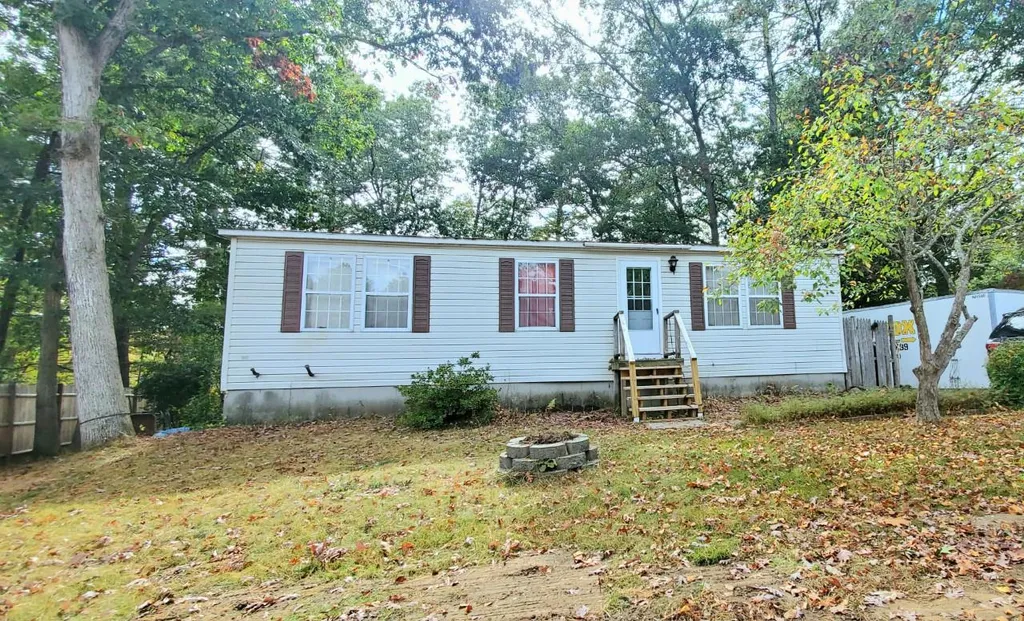10 Mary Avenue Raymond NH 03077