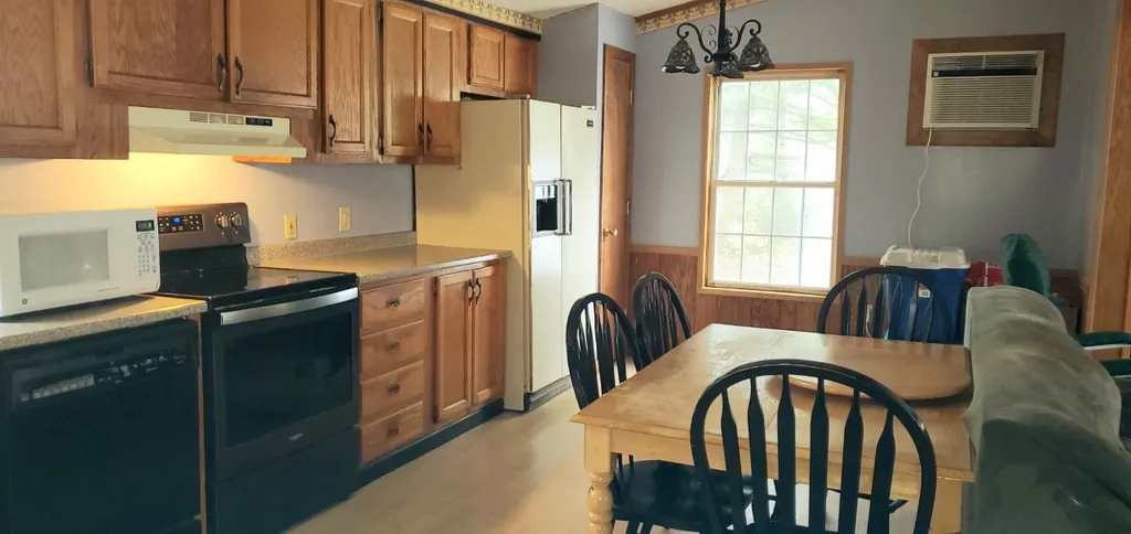 10 Mary Avenue Raymond NH 03077