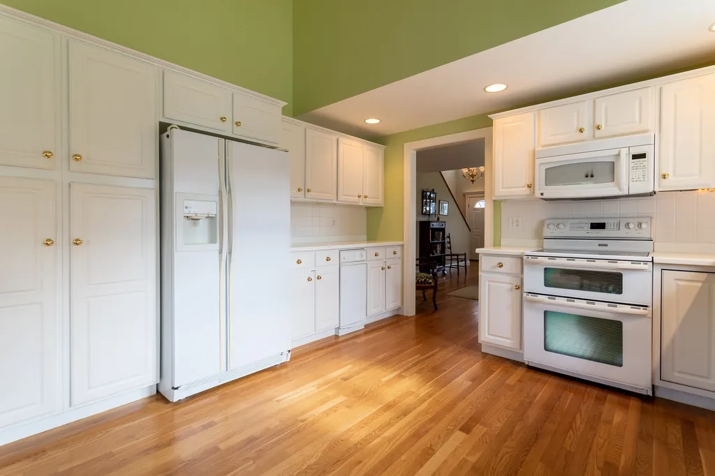 56 Hampton Meadows Hampton NH 03842-1814
