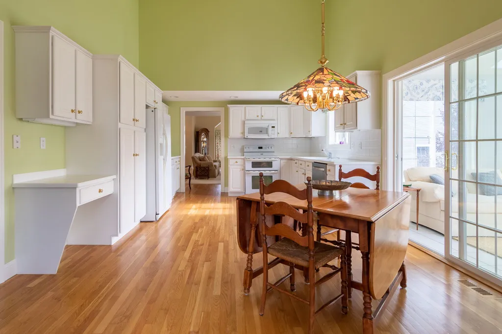 56 Hampton Meadows Hampton NH 03842-1814