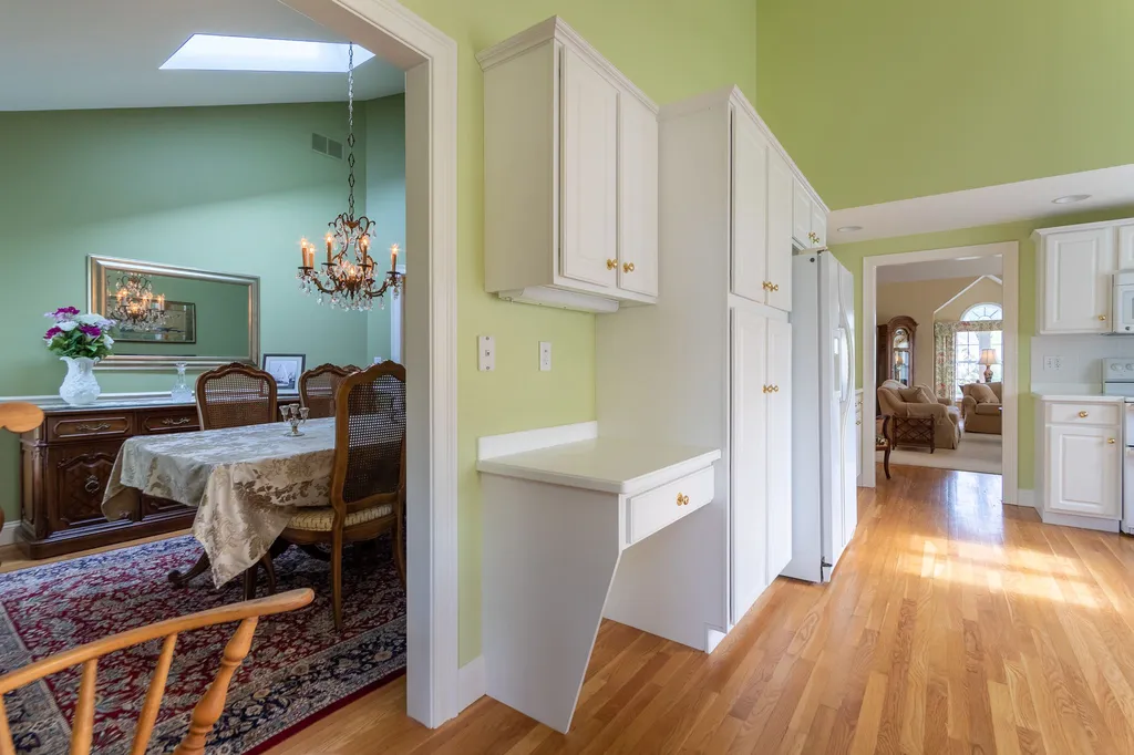 56 Hampton Meadows Hampton NH 03842-1814
