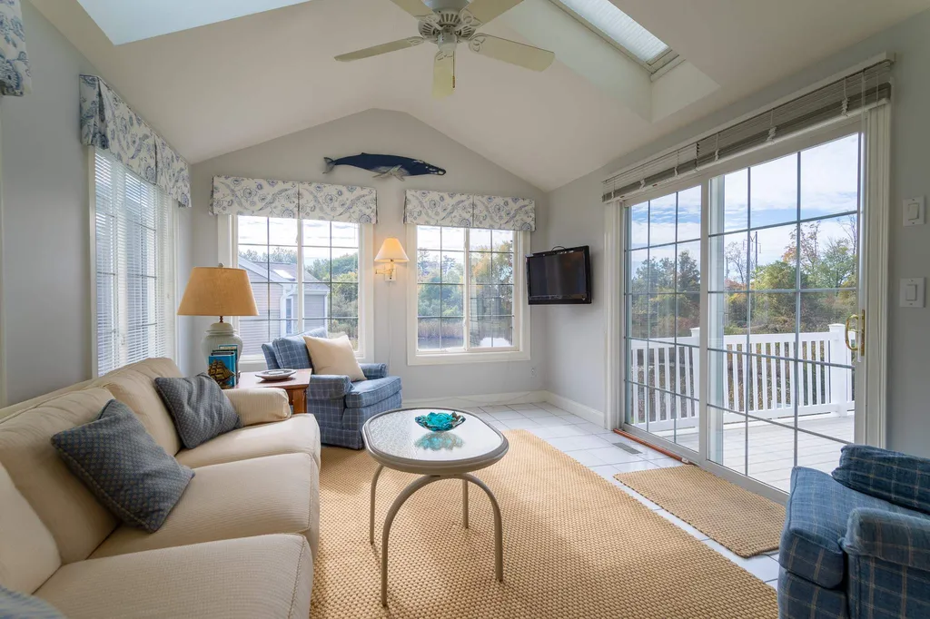 56 Hampton Meadows Hampton NH 03842-1814