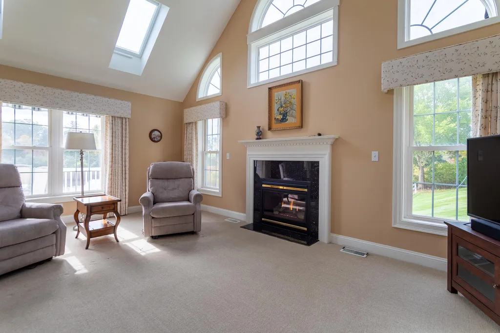 56 Hampton Meadows Hampton NH 03842-1814