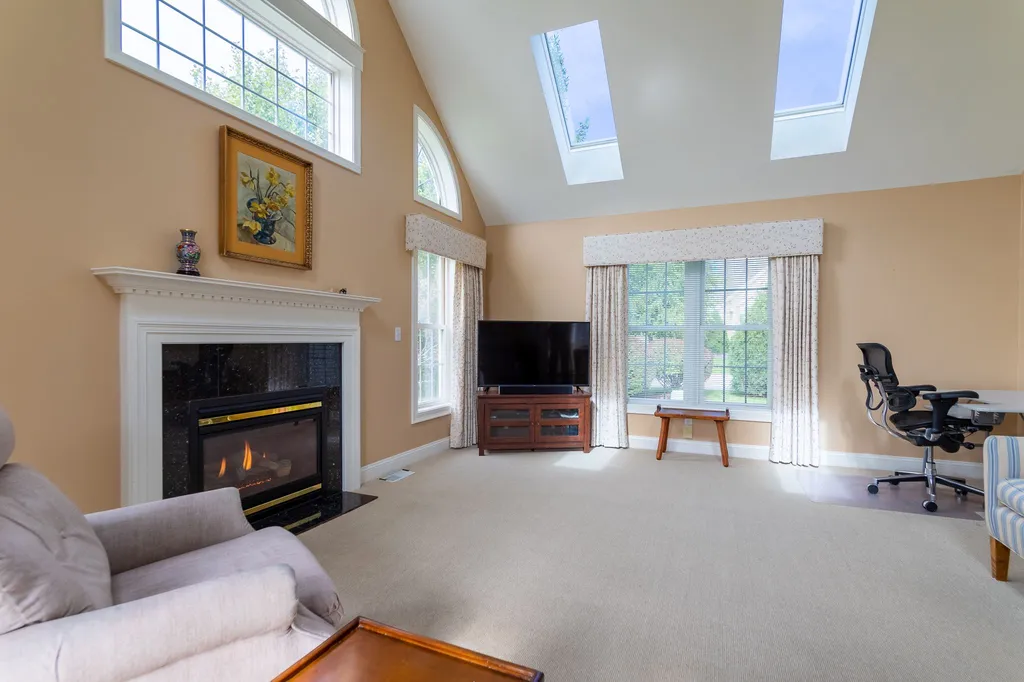 56 Hampton Meadows Hampton NH 03842-1814