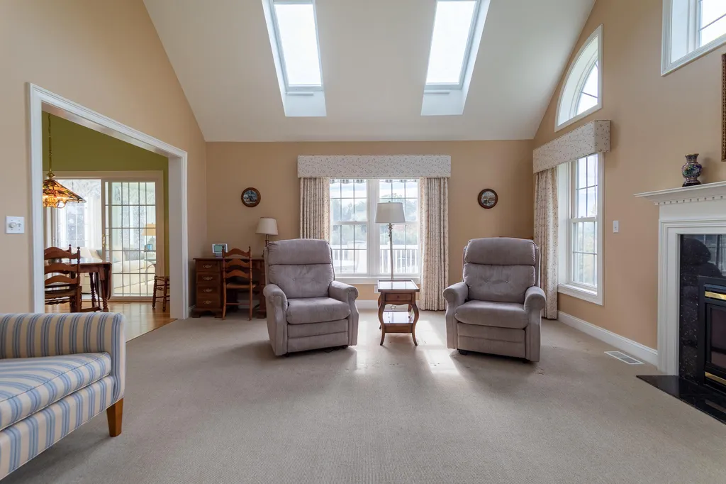 56 Hampton Meadows Hampton NH 03842-1814