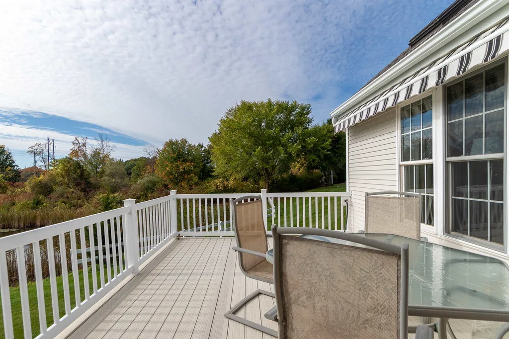 56 Hampton Meadows Hampton NH 03842-1814