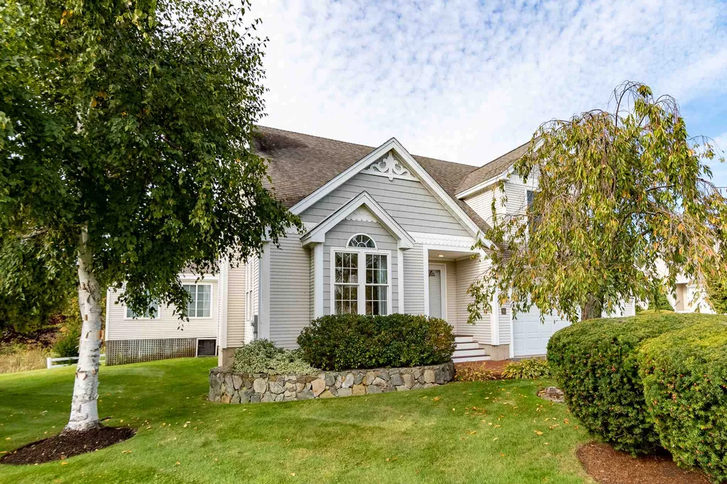56 Hampton Meadows Hampton NH 03842-1814