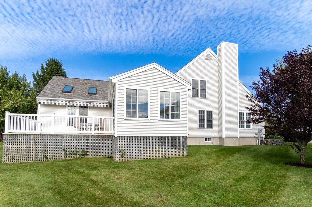 56 Hampton Meadows Hampton NH 03842-1814