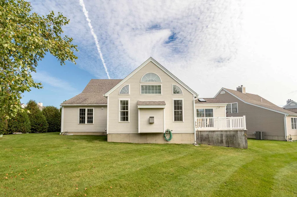 56 Hampton Meadows Hampton NH 03842-1814