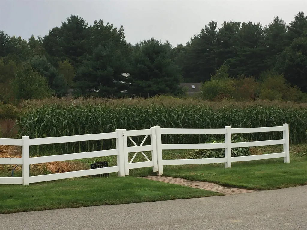 56 Hampton Meadows Hampton NH 03842-1814