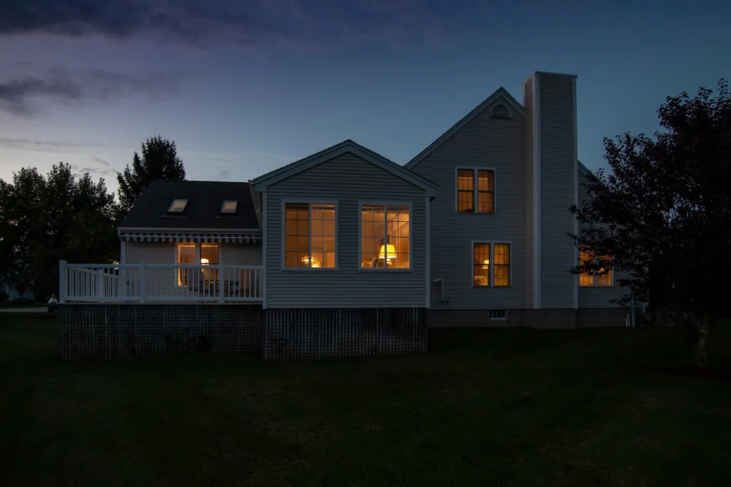 56 Hampton Meadows Hampton NH 03842-1814