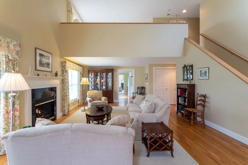 56 Hampton Meadows Hampton NH 03842-1814