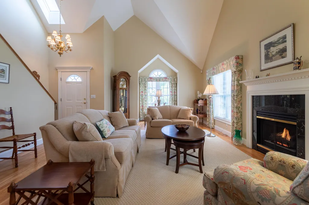 56 Hampton Meadows Hampton NH 03842-1814