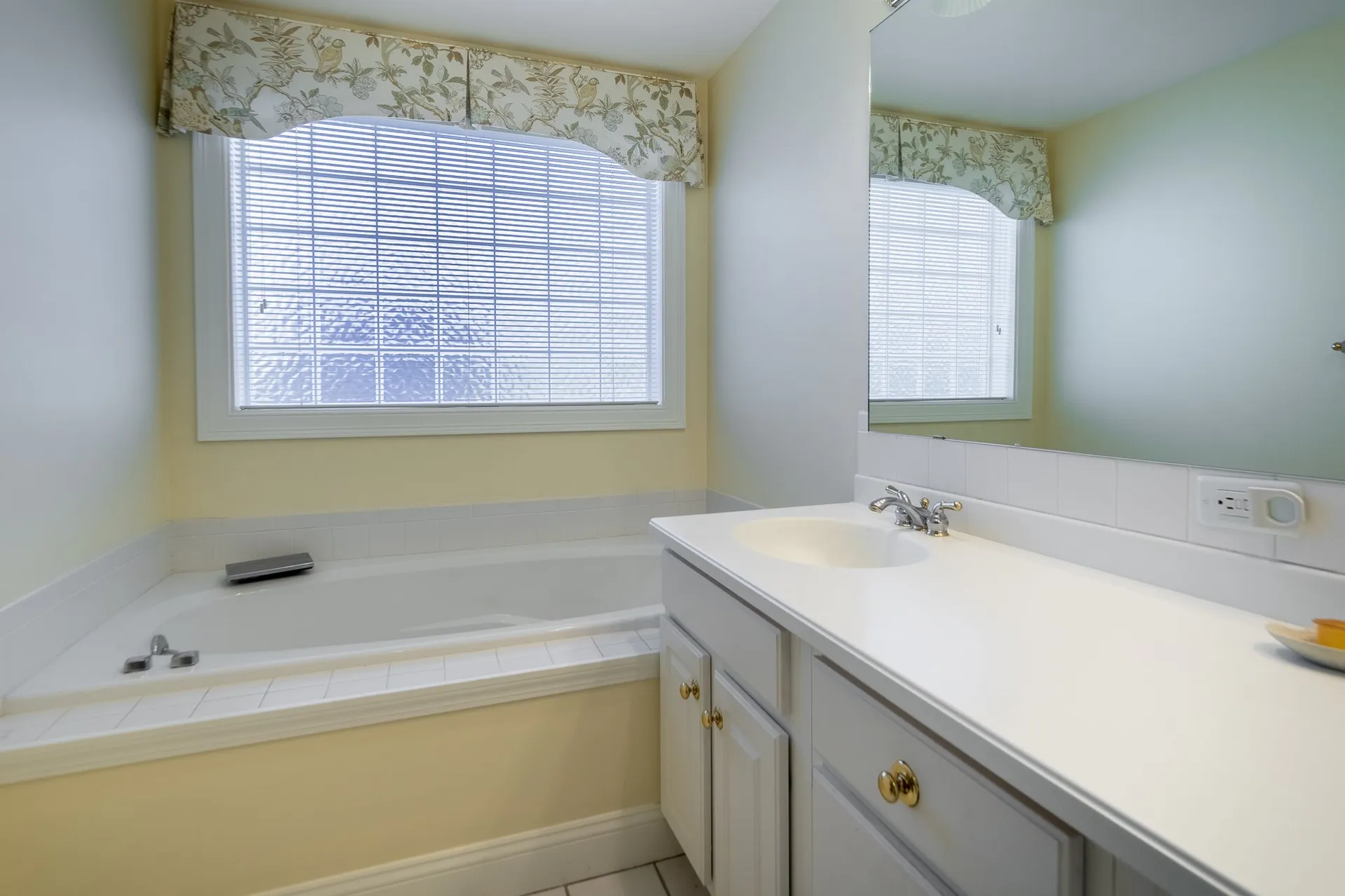 56 Hampton Meadows Hampton NH 03842-1814