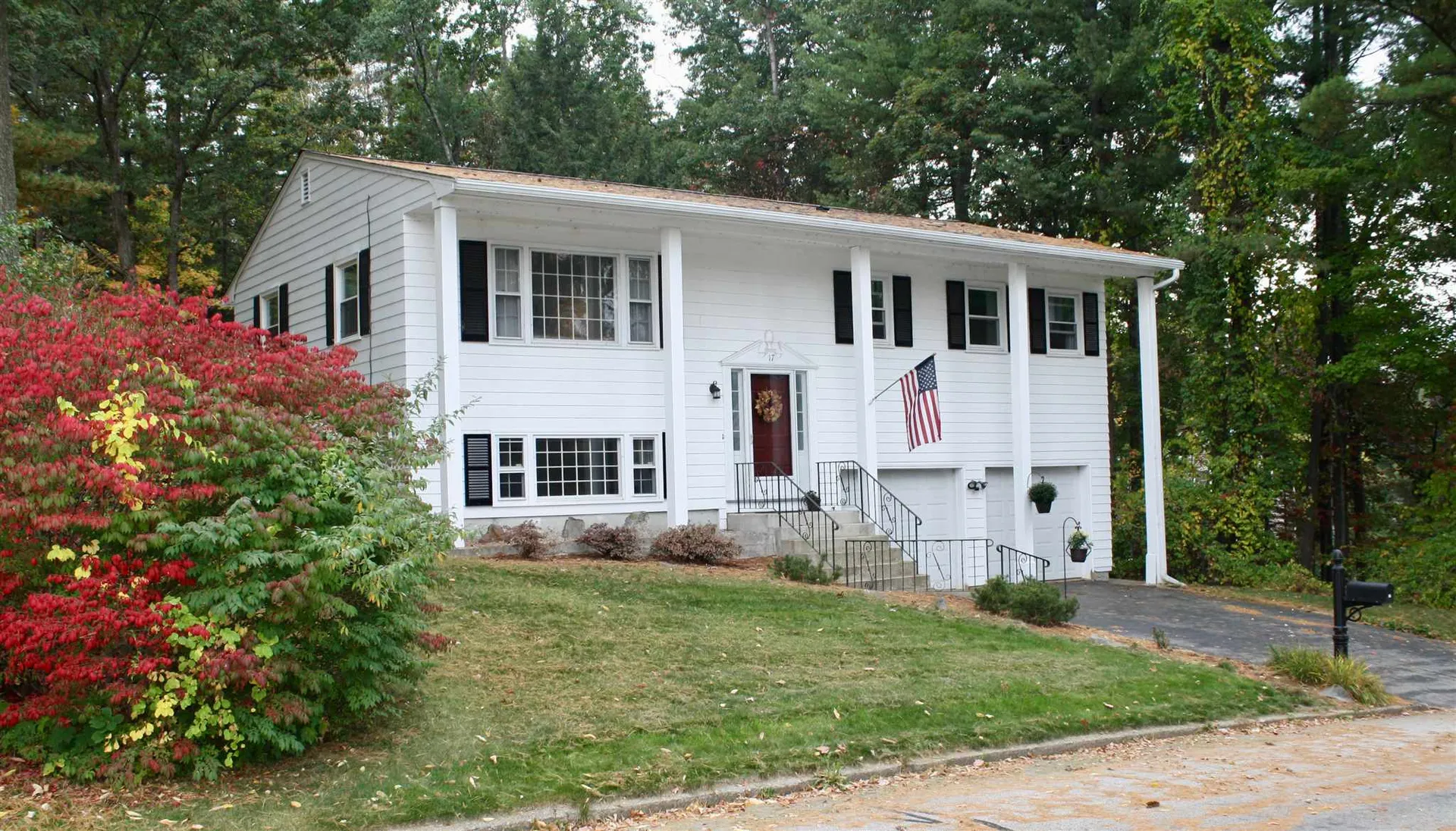 17 Lancelot Avenue Manchester NH 03104