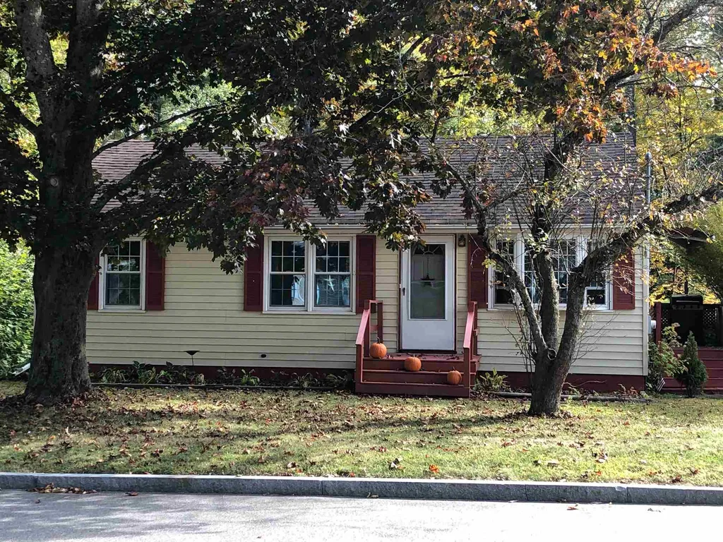 18 Dana Avenue Kittery ME 03904