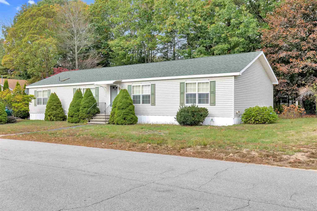 5 Hawaii Lane Rochester NH 03867
