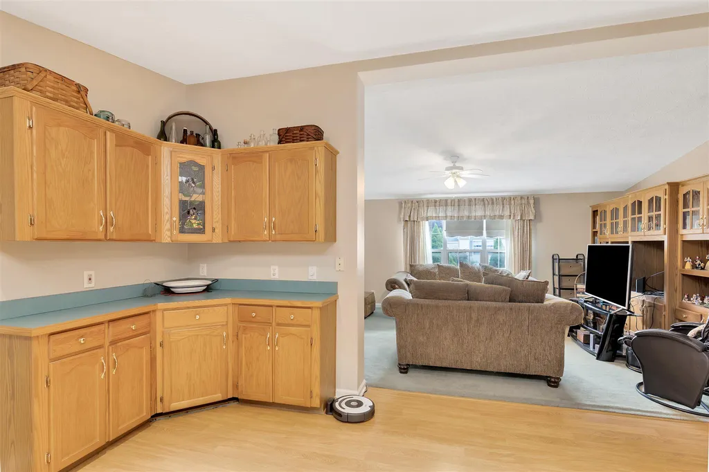 5 Hawaii Lane Rochester NH 03867