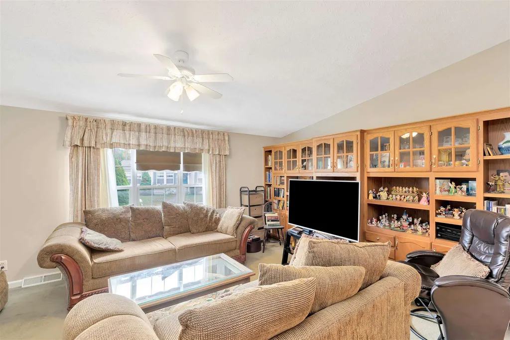 5 Hawaii Lane Rochester NH 03867