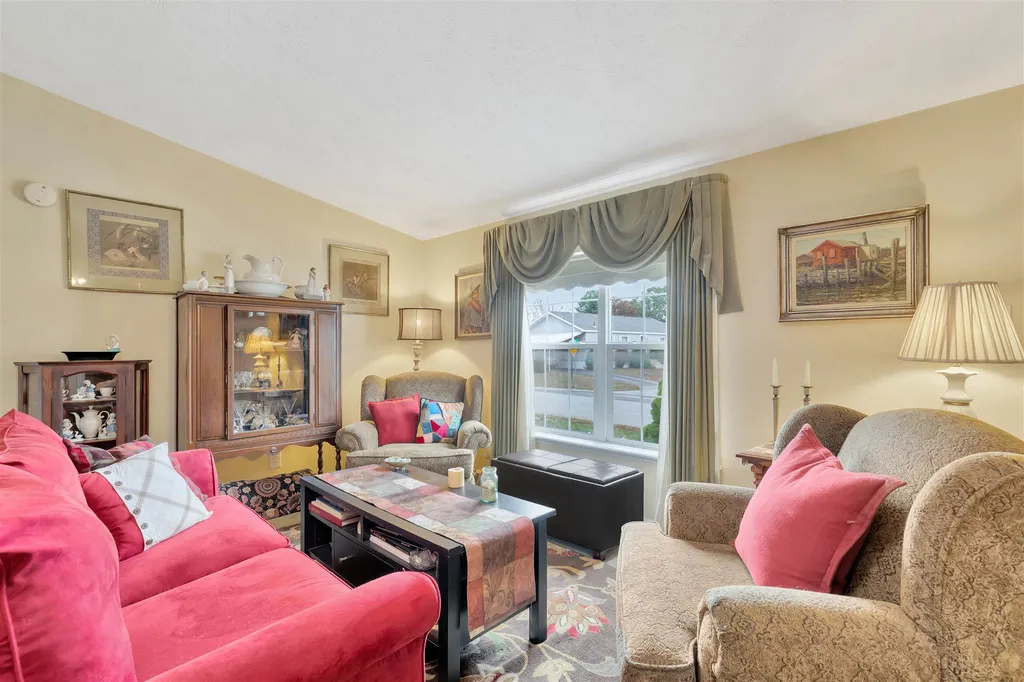 5 Hawaii Lane Rochester NH 03867