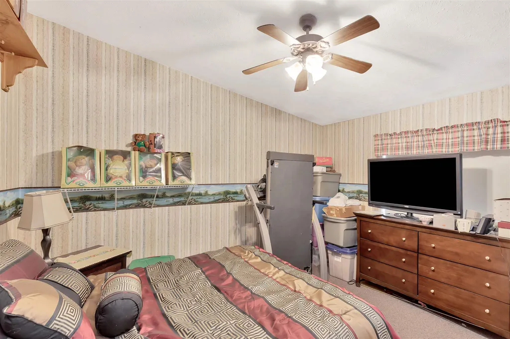 5 Hawaii Lane Rochester NH 03867