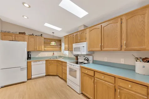 5 Hawaii Lane Rochester NH 03867