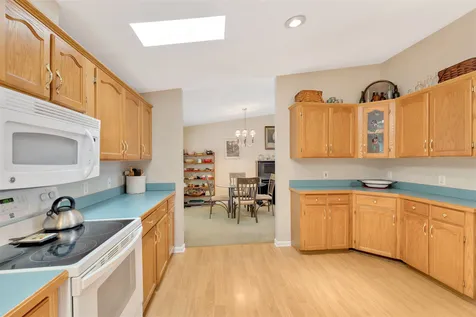 5 Hawaii Lane Rochester NH 03867