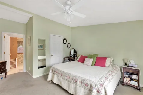 5 Hawaii Lane Rochester NH 03867