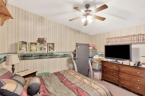 5 Hawaii Lane Rochester NH 03867