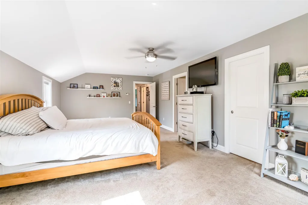 53 Seward Road Colchester VT 05446