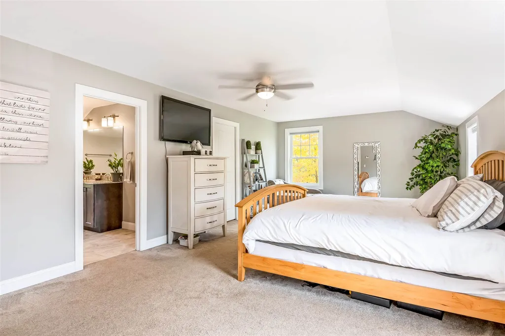 53 Seward Road Colchester VT 05446