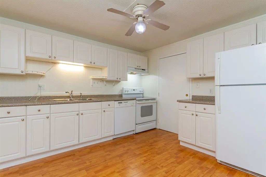 3 Silvestri Circle Derry NH 03038