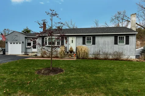 13 Cyr Drive Hooksett NH 03106-1503