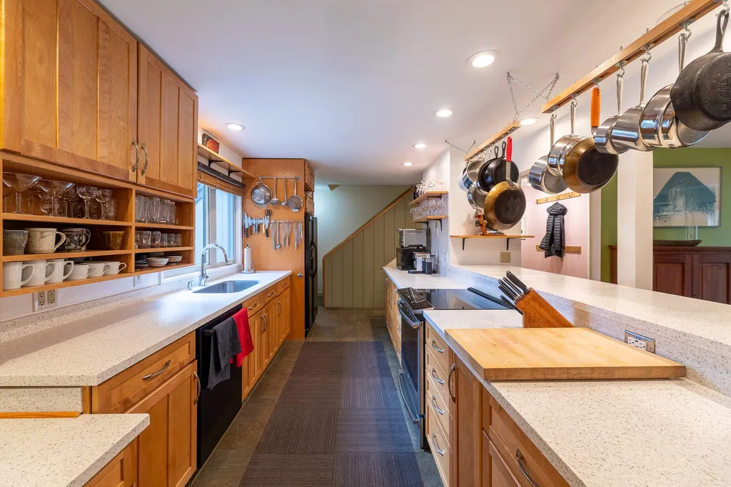 102 Brook Hollow Hanover NH 03755