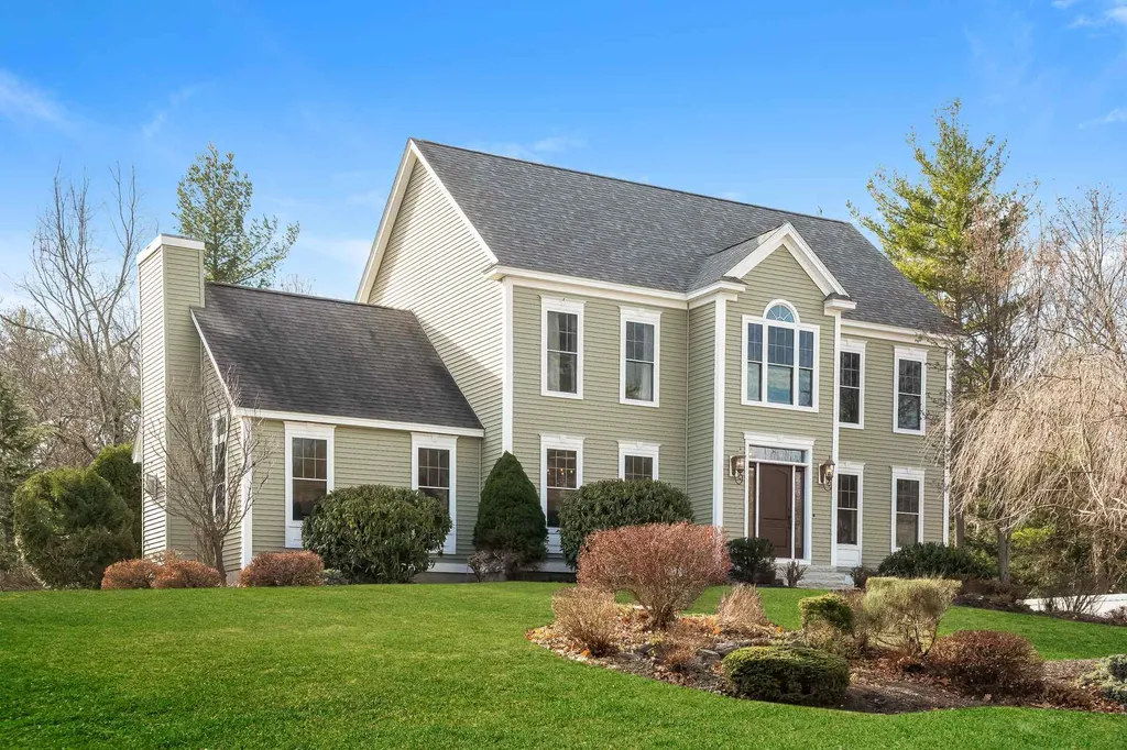 81 Searles Road Windham NH 03087