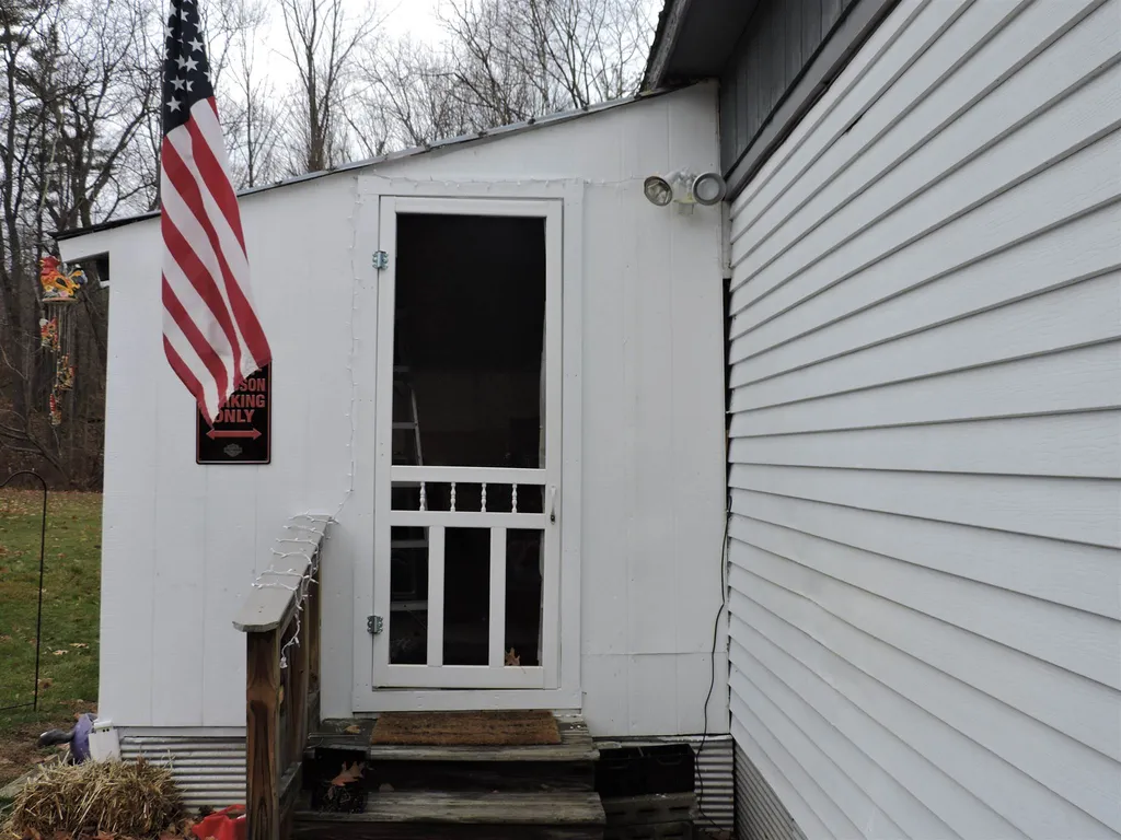 12 Cogswell Way Enfield NH 03748