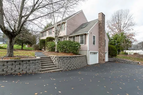 6 Plum Drive Nashua NH 03062