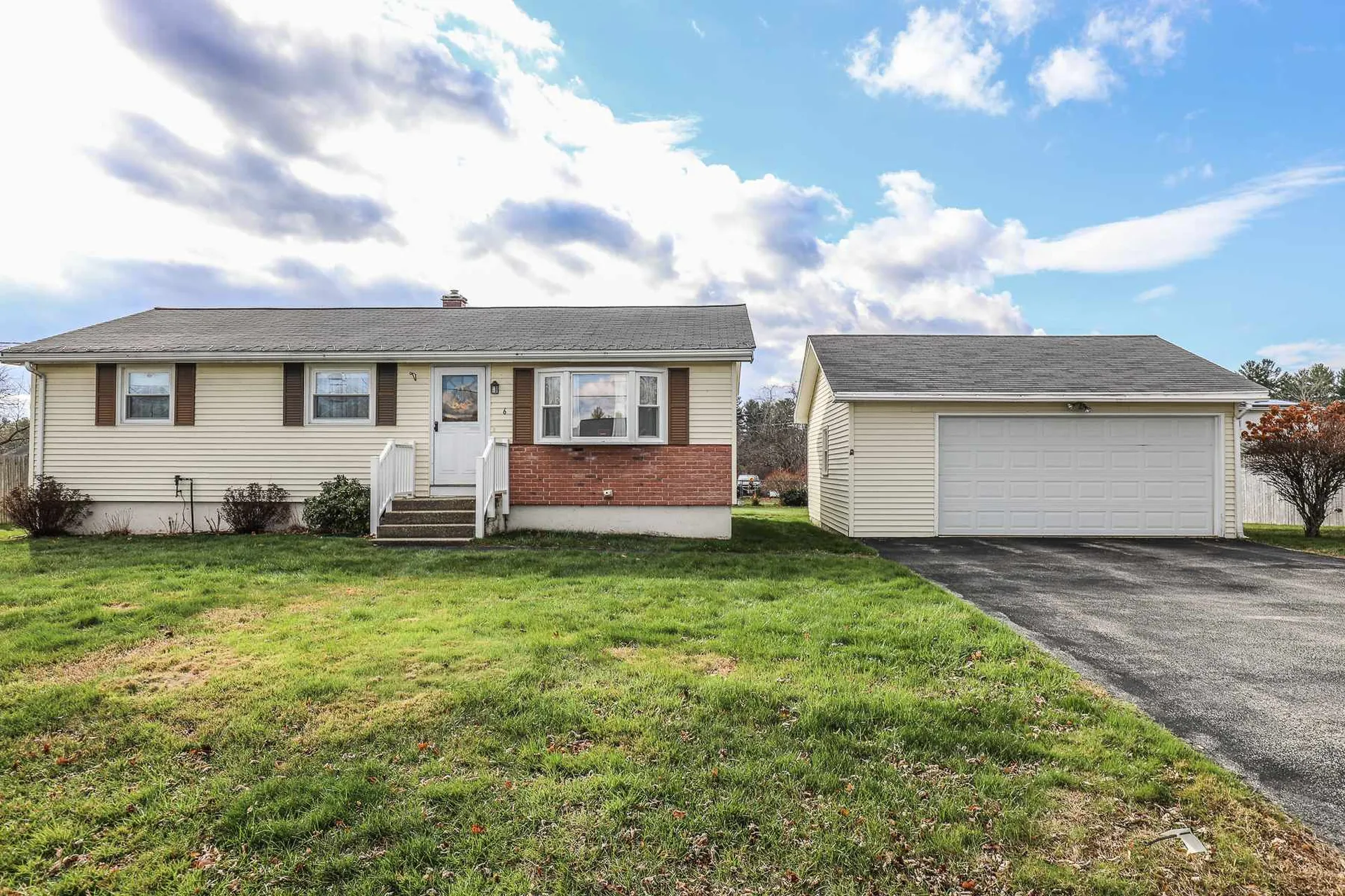 6 Woodgate Street Nashua NH 03063