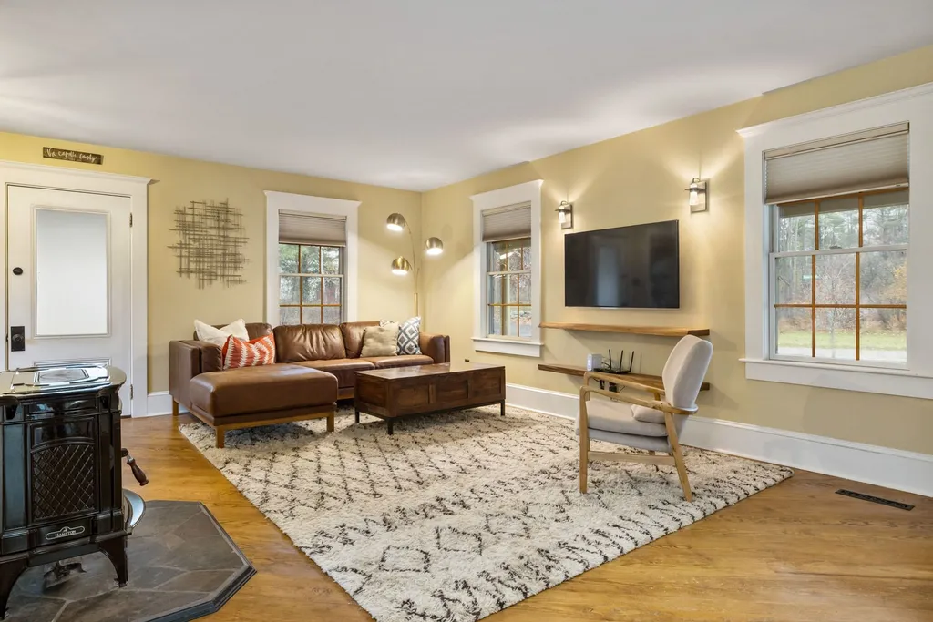 84 Packers Falls Road Newmarket NH 03857