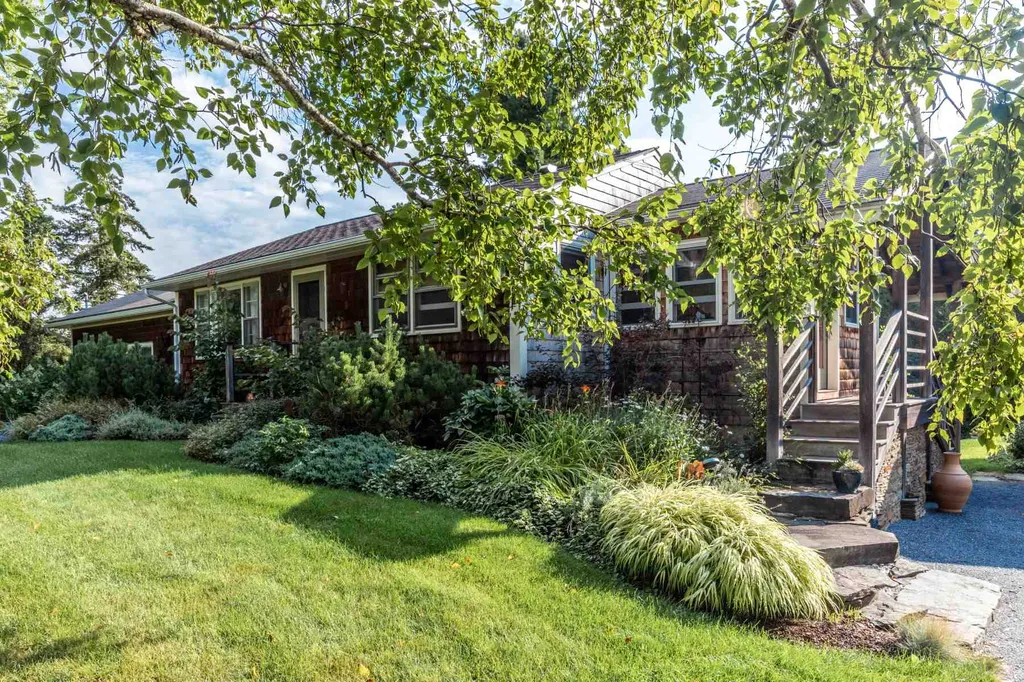 1042 Church Hill Road Charlotte VT 05445